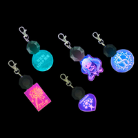 Porte-clés LED personnalisable en gros porte-clés lueur en acrylique de 15 couleurs RVB porte-clés léger écologique pour la publicité d'anniversaire