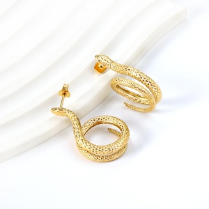 Pendientes de Acero Inoxidable Chapados en Oro de Venta Caliente al por Mayor, Joyería Boho de Concha Marina, Pendientes Texturizados de Ola Oceánica y Concha de Serpiente - Product Image 5