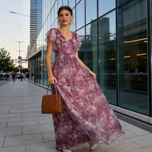 Robe de soirée et de bal de demoiselle d'honneur à col en V, imprimée, en maille, à volants, coupe trapèze, à grande ampleur, avec superposition transparente à imprimé floral - Product Image 2