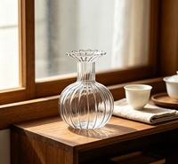 Vase en verre transparent sur mesure pour terrarium, vase à fleurs en verre à bord ondulé, vase en verre côtelé vertical pour la décoration de la maison, des hôtels, des fenêtres et des tables.