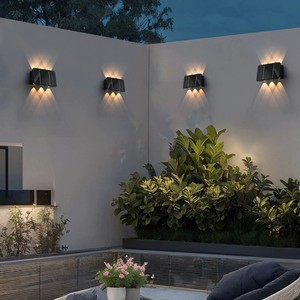 Lampada da parete esterna ad <span class=keywords><strong>energia</strong></span> <span class=keywords><strong>solare</strong></span>, lampada da esterno impermeabile per il lavaggio della parete esterna, faro da parete del cortile - Product Image 2