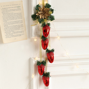 Adorno Navideño de Plástico Brillante con Forma de Piña para Colgar en Puertas y Ventanas, Creando un Ambiente Festivo - Product Image 3