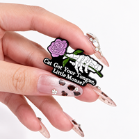 Pins en émail promotionnels sur le thème de l'anime, badges en métal en alliage de zinc personnalisés avec motifs de dessins animés, fournisseur en gros de pins de revers en émail souple et dur, cadeaux
