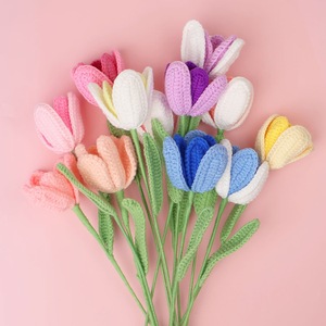 Fleur artificielle de tulipe à dégradé de couleurs, faite à la main, fleurs en laine tricotée, cadeau pour la Saint-Valentin et la fête des enseignants. - Product Image 2