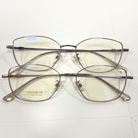 Lunettes optiques rétro à bas prix avec montures en titane bêta pour hommes et femmes, verres transparents, design rond personnalisé, prêtes à être expédiées