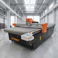 Machine de découpe industrielle automatique CNC à couteau oscillant Rongchi avec écran tactile PLC et logiciel CAO pour carton, PVC et caoutchouc