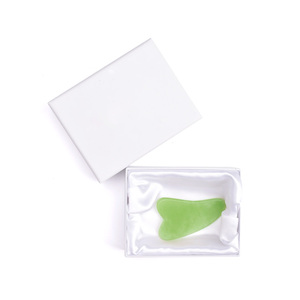 En stock! Naturel vert jade xiuyan corne de buffle guasha gua sha outil avec des sacs-cadeaux - Product Image 1