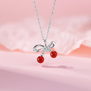 Collana con Ciliegia della Serie Summer Island dal Design Originale e di Tendenza, Catena Femminile in Acciaio Inossidabile per Clavicola, Ripostolato su Douyin Xiaohongshu - Product Image 5
