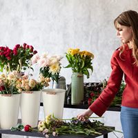 Seau à fleurs vintage en métal galvanisé avec long et grand vase avec manche en bois pour arrangement floral, décoration intérieure et mariage