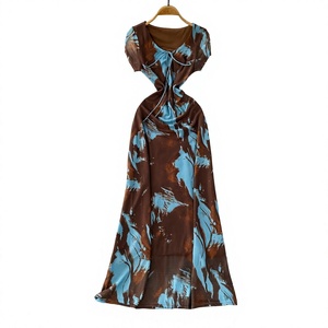 Robe longue respirante pour femme à imprimé floral, col en V, manches courtes, avec détail nœud papillon, collection Printemps/Été, vente en gros - Product Image 3