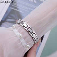 Bracelet de montre en dentelle et cristal pour Apple Watch, bracelet en métal avec strass pour femmes, série 10 SE, vente en gros d'usine