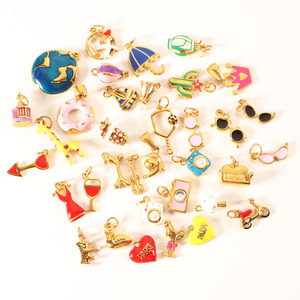 Dijes de Acero Inoxidable Chapados en Oro de 18K Que No Se Destiñen, con Esmalte, en Forma de Corona, Corazón, Donut, Bikini, Cisne, Cámara, para la Creación de Joyas - Product Image 4