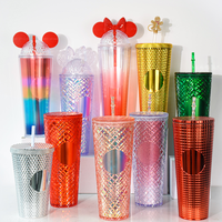 2024 cadeau de noël Logo personnalisé imprimer mignon fête de noël voyage tasse à eau Double paroi 24oz plastique clouté gobelet café