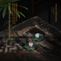 Penyangga Diffuser Aroma Keramik Bunga Teratai Buatan Tangan, dengan Alas Daun Teratai, Item Dekorasi Pembakar Aroma untuk Ruangan.