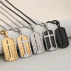 Collier pendentif carré multi-croix en acier inoxydable noir et or avec chaîne maille forçat, bijou religieux unisexe - Product Image 3