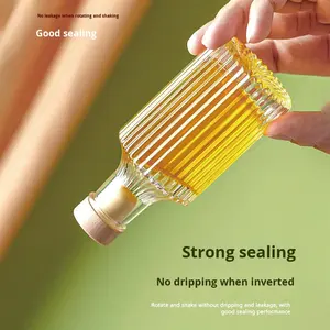 زجاجات مشروبات زجاجية صغيرة بخطوط عمودية وتصميم روماني لتعبئة النبيذ والعصائر، سعات 50 مل و100 مل و150 مل و200 مل و250 مل و500 مل، مع أغطية من الفلين - Product Image 3