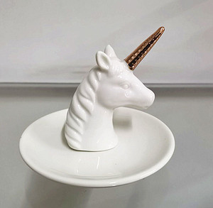 Plato Redondo de Cerámica Personalizado con Unicornio Blanco para Decoración - Product Image 1