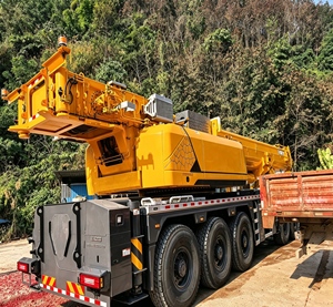Grue sur camion de marque chinoise 90m, hauteur de levage 200 tonnes, équipée d'un moteur, d'une boîte de vitesses et d'un moteur électrique, moment de charge élevé XCA200G8-1 - Product Image 5