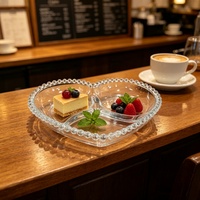 Plat de service élégant en verre transparent en forme de cœur, avec bordure perlée, pour la table de la Saint-Valentin, idéal pour la présentation de bonbons, fruits et desserts