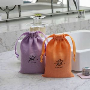 Sacs cadeaux en velours recyclables imprimés à l'écran avec cordon de serrage et logo personnalisé pour l'emballage de bracelets, bijoux et lunettes – Vente en gros - Product Image 5