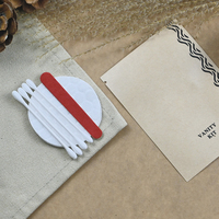 Kit d'articles de toilette jetables pour hôtel en paille de blé, écologique et biodégradable, dans un sachet en papier kraft avec brosse à dents et peigne