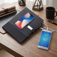 Carpeta de anillas recargable A5 de cuero PU con logotipo personalizado, batería externa de 8000 mAh con carga inalámbrica y cable 3 en 1, cuaderno con batería externa.