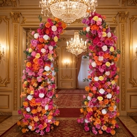 Arche de fleurs artificielles rouges et blanches en forme de corne pour événements de mariage et propositions, avec protection contre les surcharges, vente en gros directe usine