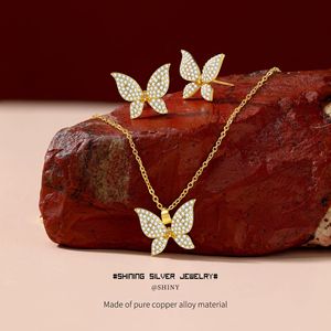 Conjunto de pendientes y collar de mariposa, cadena de clavícula con microincrustaciones de aleación de zinc, regalo para mujer, estilo ligero y lujoso - Product Image 4