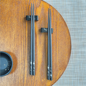Palillos Chinos Clásicos de Madera de Alta Calidad con Juego de Platos y Utensilios Delamine - Vajilla Ecológica para Regalo Empresarial para 2 Personas - Product Image 4