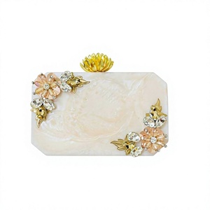 Pochette élégante en résine avec décoration florale en perles et fermeture à rabat pour soirée - Product Image 1