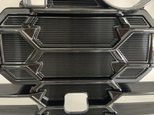 Accessoires tout-terrain 4x4 pour <span class=keywords><strong>Land</strong></span> <span class=keywords><strong>Cruiser</strong></span> <span class=keywords><strong>300</strong></span> Series 2021+ Grille de pare-chocs avant ABS noire pour style <span class=keywords><strong>GR</strong></span> <span class=keywords><strong>Sport</strong></span> 4x4 - Product Image 4