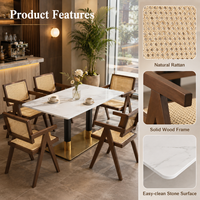 Ensemble de salle à manger moderne pour restaurant, chaises en rotin et bois avec table en pierre frittée et base noire dorée pour mobilier de bistrot et café