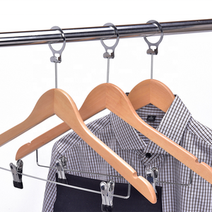Vente chaude, <span class=keywords><strong>cintre</strong></span> en bois massif personnalisé avec clip métallique rond <span class=keywords><strong>antivol</strong></span> pour hôtel - Product Image 1
