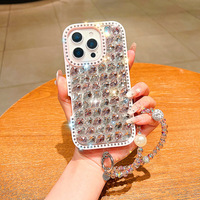 TPU de luxe haut de gamme pour iPhone 16 Pro Max pour iPhone 15 pour iPhone 14 étui de téléphone portable stéréo strass poignée de téléphone pour femmes