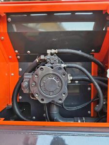 รถขุดมือสอง Doosan Dx300 ซีรีส์ ขนาด 30 ตัน ของเกาหลี ใช้ระบบเกียร์ธรรมดา พร้อมปั๊มและกระบอกสูบ  ความจุบุ้งกี๋ 1.6 เมตร ผ่านการทดสอบและตรวจสอบแล้ว - Product Image 5
