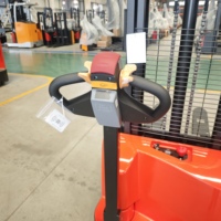 Nouveau chariot élévateur électrique manuel à mât à 3 étages de 1.5 tonnes et 2 tonnes pour les industries de la construction et de la ferme