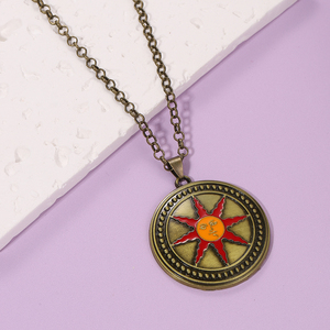 ZRM <span class=keywords><strong>Dark</strong></span> Souls Solar Knight Soral Porte-clés et Collier en Alliage de Zinc Ignifuge, Personnage Féminin de Dessin Animé Altlius, Accessoires de Jeu - Product Image 5