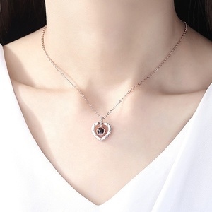 Collar con Colgante de Corazón en Acero Inoxidable con Proyección "Te Amo en <span class=keywords><strong>100</strong></span> Idiomas", Joyería de Moda Romántica para Regalo de San Valentín - Product Image 3