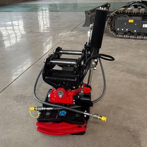 Mini-excavatrice avec rotateur inclinable à attache rapide, rotation à 360° et moteur, capacité de levage de 500 kg pour la construction, en vente - Product Image 6