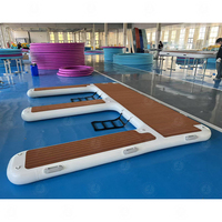 Quai de jet-ski en forme de E double rampe de ponton personnalisée quai marin gonflable pour plages côtières marinas amateurs de sports nautiques