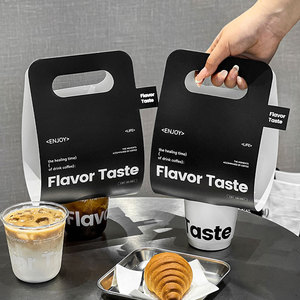 Gobelet à emporter personnalisé de luxe jetable pour bubble tea, café, boissons, avec poignée - Product Image 1