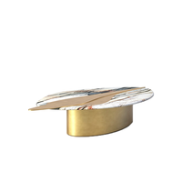 Table basse de designer en marbre naturel strié avec base cylindrique ovale et accent métallique sculptural – Idéale pour la maison de rêve