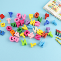 Cuentas de letras acrílicas multicolor de agujero grande de gran venta para pulseras DIY, llaveros, trenzas de pelo, nombres personalizados al por mayor
