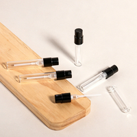 Prix d'usine en stock – Mini flacon pulvérisateur vide en verre transparent de 2 ml/2,5 ml pour échantillon de parfum, emballage portable, soins de la peau, avec bouchons en plastique