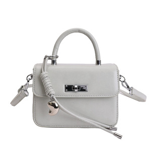 Nuevo Bolso de Mano de Lujo para Mujer, Diseño de Cadena Cruzada, Estilo Vintage, Mini Bolso de Cuero con Forro de PU - Product Image 4