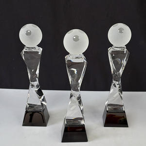 Trophée de <span class=keywords><strong>bowling</strong></span> personnalisé haut de gamme en verre cristal optique transparent avec base noire - Product Image 1