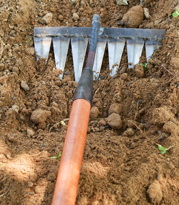 Râteau à manivelle en acier de qualité industrielle pour le jardinage, outil agricole pour ramasser, lisser, dégraisser le sol, nettoyer les feuilles et collecter les mauvaises herbes - Product Image 5