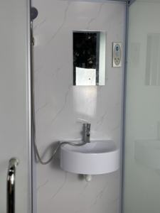 Rumah Kontainer Portabel Multifungsi XNCP Ukuran Khusus Modern dengan Kamar Mandi Terpadu dan Pod Baja Prefabrikasi - Product Image 3