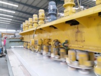 Machine de fabrication de marbre artificiel en Chine Ligne de production de dalles de pierre de quartz artificiel Machines de découpe de pierre naturelle