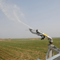 Aspersor de Riego Certificado CE Titans con Alcance de 60 Metros para Riego Agrícola de Granjas, Viveros, Maíz y Trigo